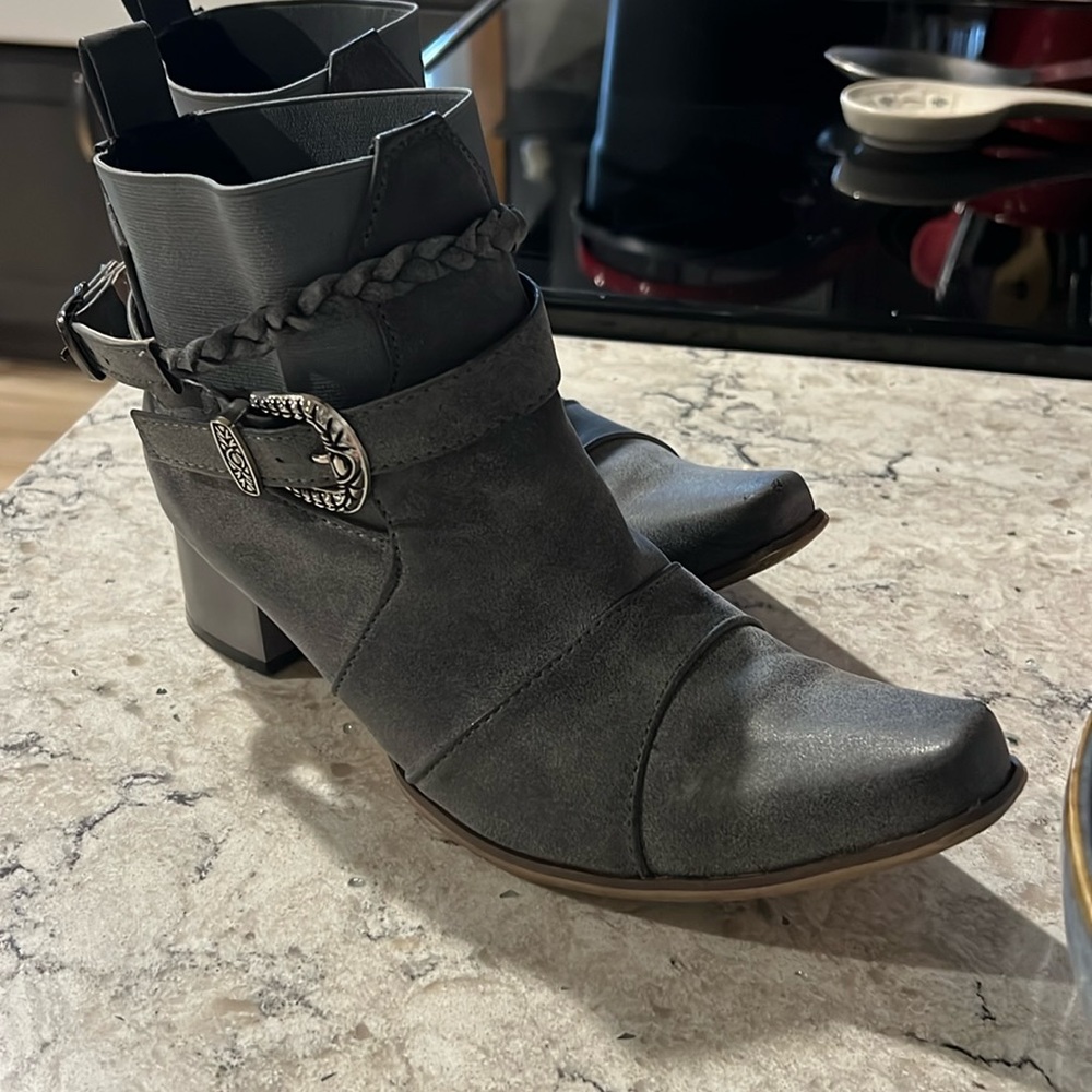 Gray boots bought at buckle. Size 8. Great condition